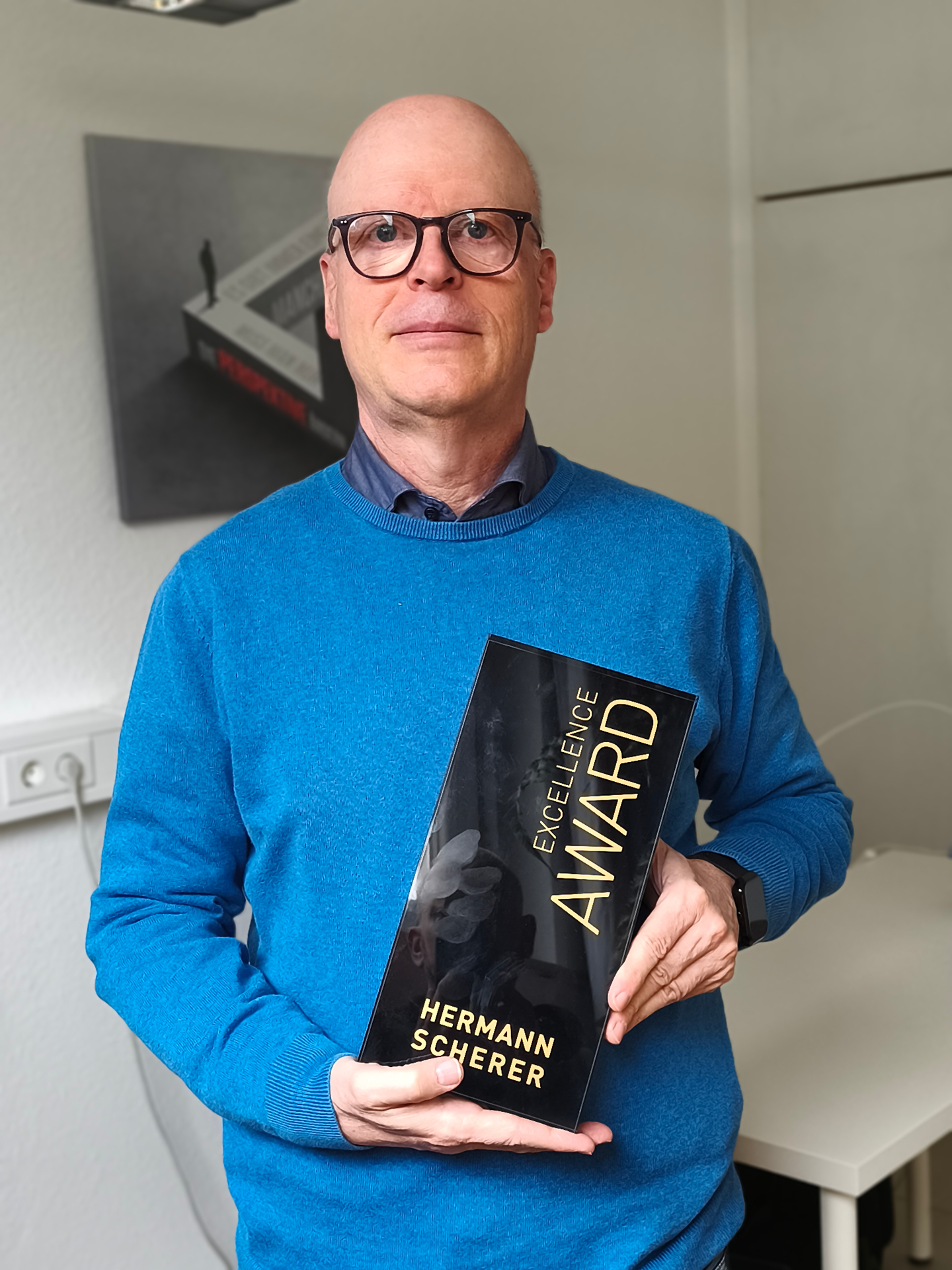 Burkhard Knipschild mit dem Excellence Award von Hermann Scherer